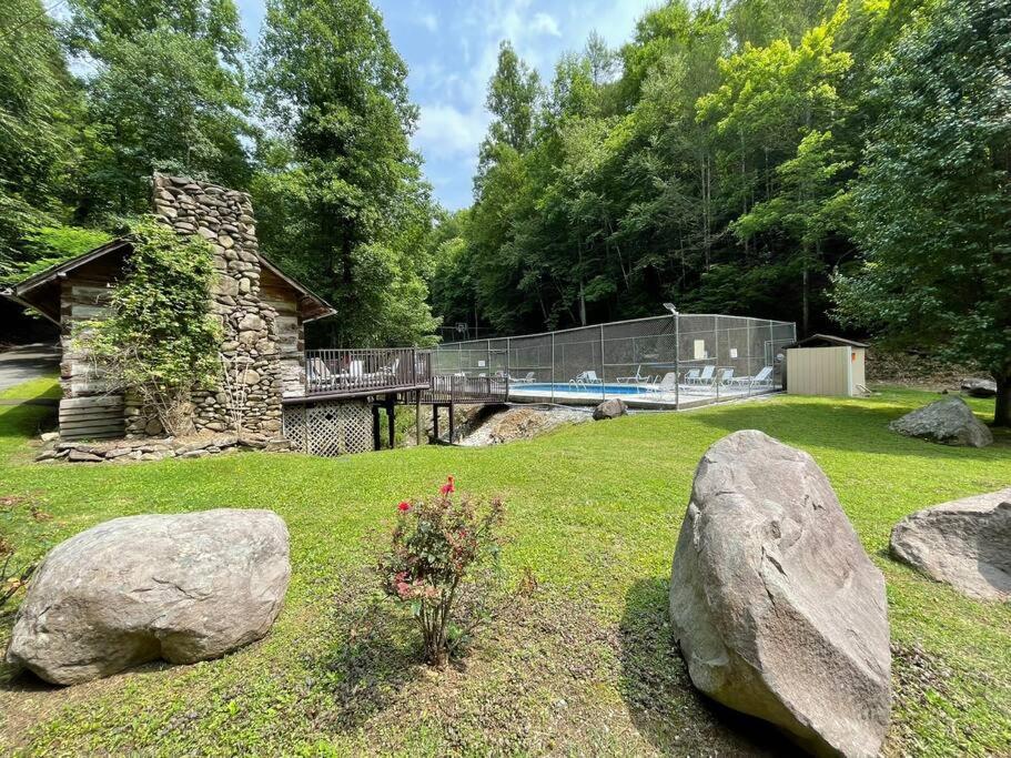 Beautiful Chalet With Fireplace And Large Game Room Gatlinburg Extérieur photo